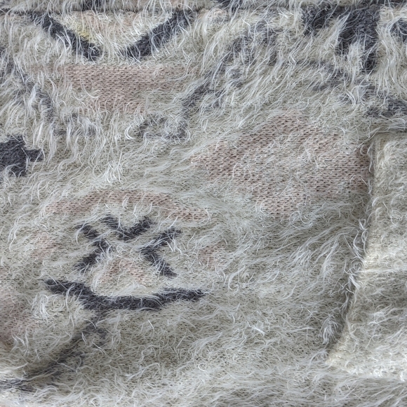 Fuzzy knit women's cardigan size xs. - Picture 6 of 8